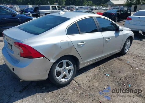 2012 Volvo S60 T5 z USA, uszkodzony, nr VIN YV1622FS5C2120534